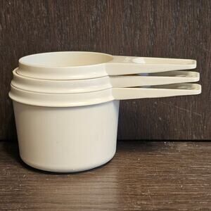 Vintage 3 Pc Set TUPPERWARE Nesting Measuring Cups 3/4, 2/3, 1/3 Beige
